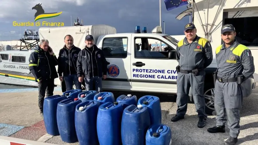 images Donati alla Protezione Civile 400 litri di carburante confiscato dalla Finanza