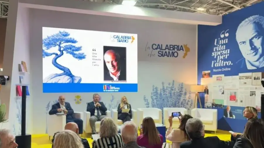 La Calabria al Salone del Libro, terza giornata dedicata a Nuccio Ordine 