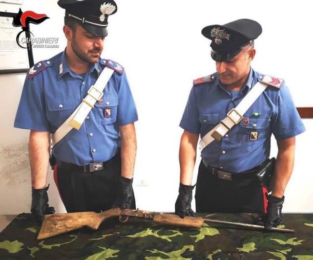 images Nei boschi della locride i carabinieri  trovano un fucile senza matricola 