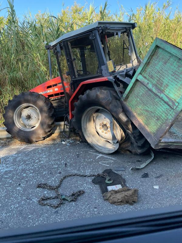 images Sant’Andrea, tentativo di sorpasso finito male: scontro tra due mezzi ma non ci sono feriti 