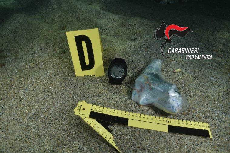 images Vibo Valentia, armi e munizioni nascosti nel fondale marino 