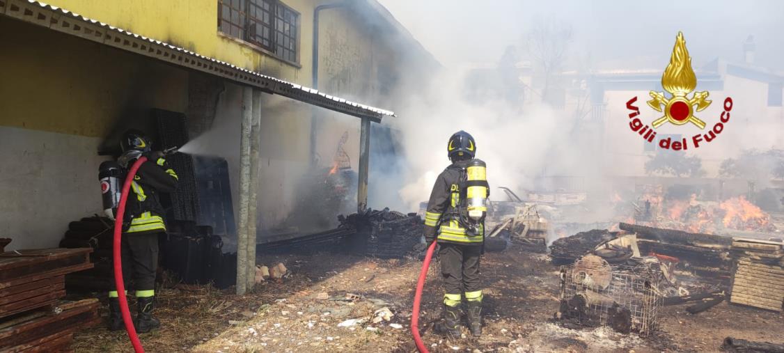 images Giornata di fuoco nel Crotonese: si contano i danni ma non ci sono feriti 