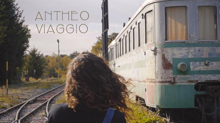 images La cantautrice crotonese Antheo presenta il suo nuovo "Viaggio"
