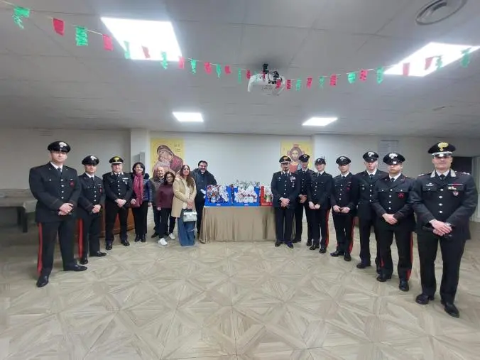 Solidarietà, gli Allievi Carabinieri di Reggio donano uova pasquali ai bimbi bisognosi