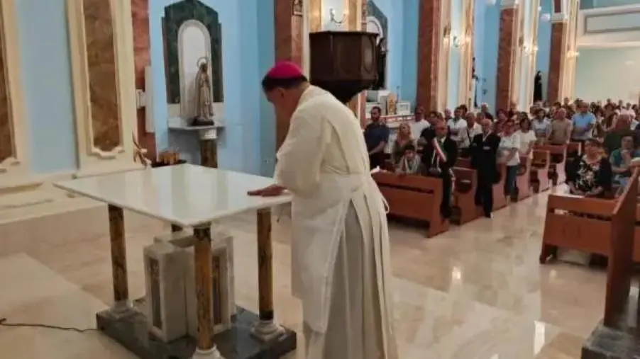 images Monsignor Maniago a Sersale per la dedicazione dell'altare della restaurata chiesa di Sant'Anna