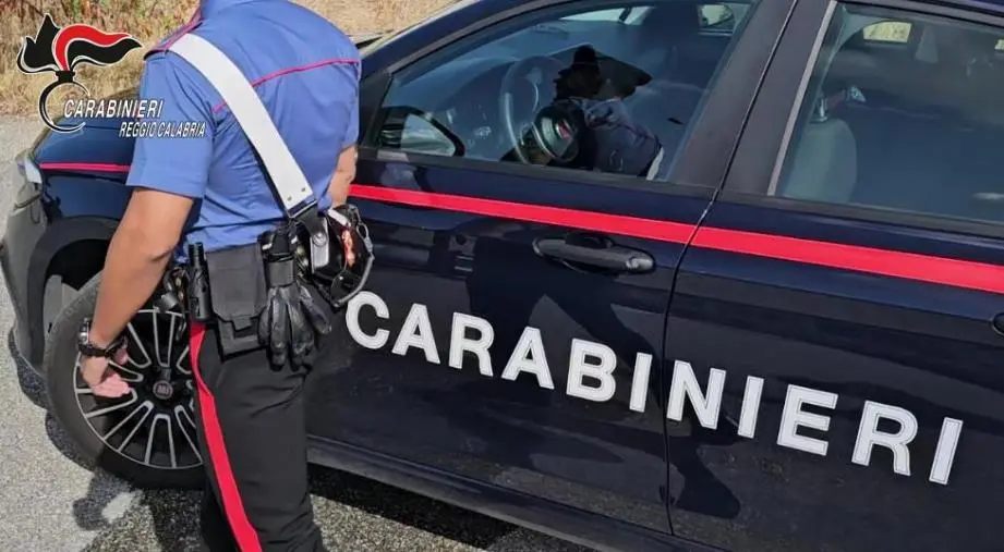 Reggio Calabria, lavoratori in nero e cibo non tracciato in uno stabilimento balneare: una denuncia 