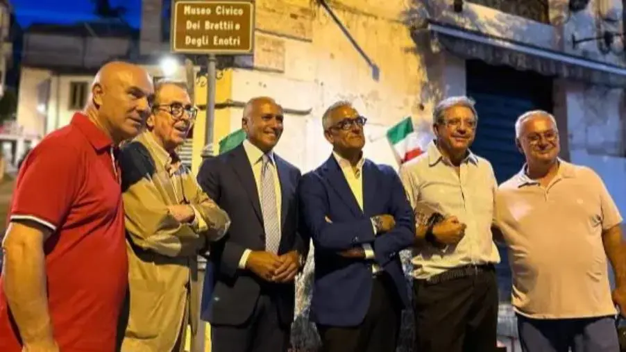 images Inaugurato a Cosenza il monumento del rione Massa