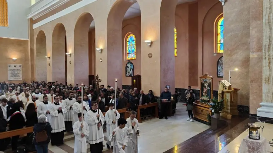 Centinaia di fedeli per il pellegrinaggio del 25 aprile alla Basilica di Porto a Gimigliano
