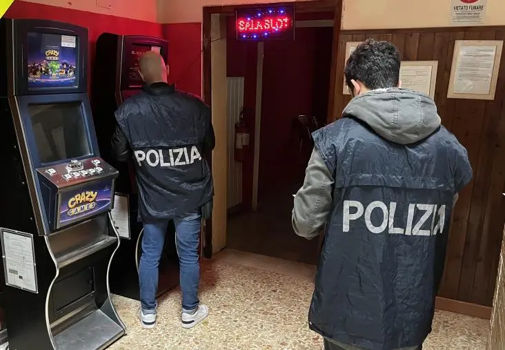 images Gioco illegale, denunciato il titolare di una sala giochi di Villa San Giovanni