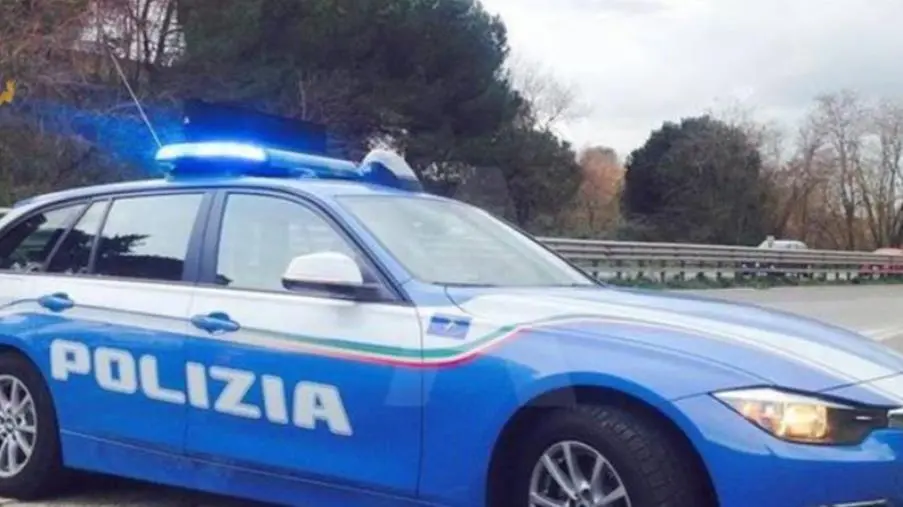 Anziano rapinato e truffato a Reggio: 2 giovani napoletani intercettati e arrestati sull'A2