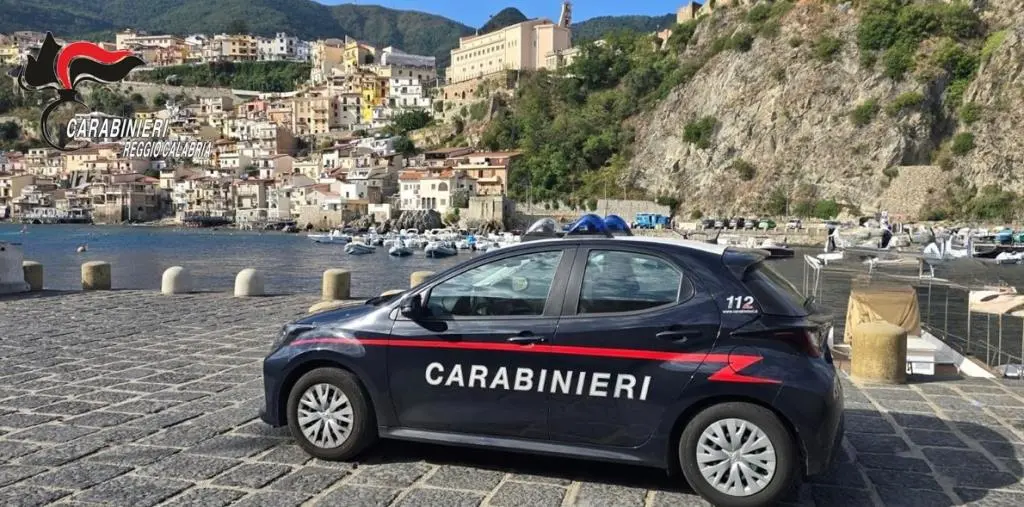 Controlli nei lidi dei carabinieri a Scilla: sanzioni, sequestri e una denuncia per violazioni sul lavoro