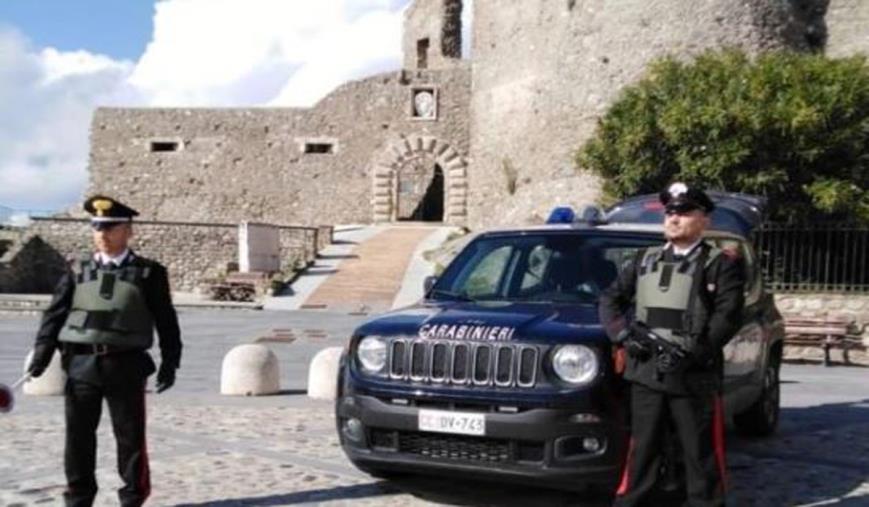 images I carabinieri sequestrano armi a un giovane di Squillace: indagini in corso
