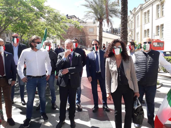 images La rinascita nel segno dell’orgoglio e dell’identità nazionale nel flash mob silenzioso del centrodestra  (VIDEO)