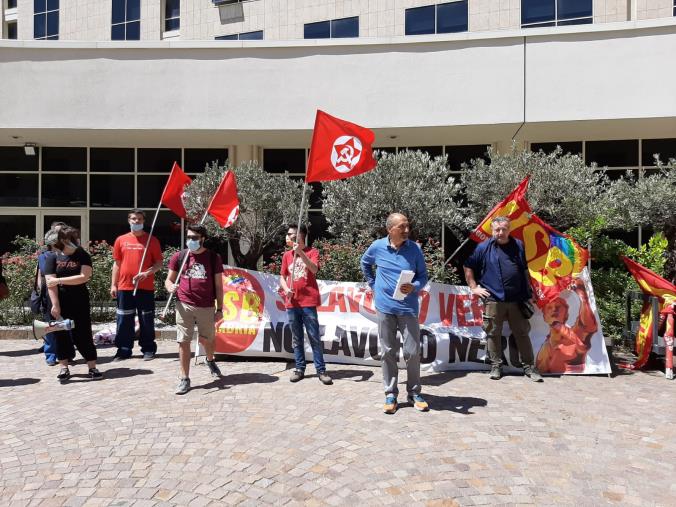 images Lavoratori stagionali alla Cittadella: "Fermi per l'emergenza e senza alcuna tutela"