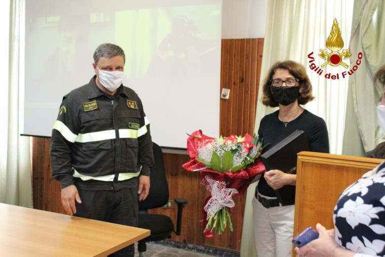 images Francesca Ferrandino saluta i Vigili del Fuoco di Catanzaro (VIDEO)