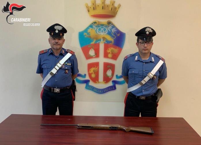 Trovato in possesso di un fucile modificato, trentunenne disoccupato di Placanica finisce in manette 