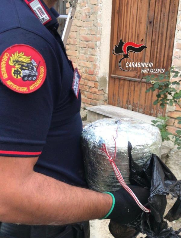 Scoperto a Piscopio un ordigno esplosivo artigianale di sei chilogrammi dotato di innesco con radiocomando  (VIDEO)