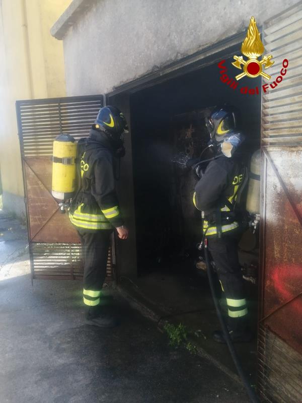 images In fiamme la cabina elettrica di supporto alla "Casa della salute" di Chiaravalle 