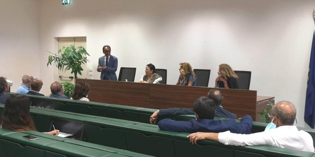 images Abramo insiste: "Rinviare l'apertura delle scuole a ottobre"