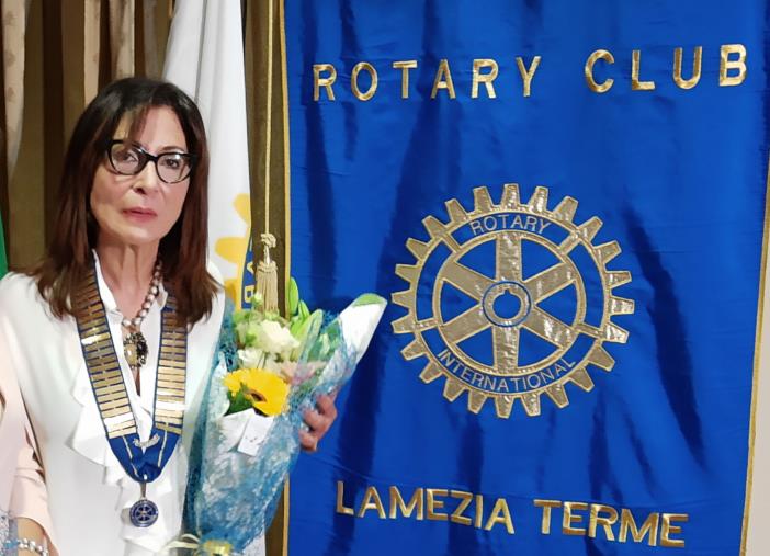 images Passaggio di consegne al Rotary Club Lamezia Terme:  Carmela Dromì succede a Natalìa Majello