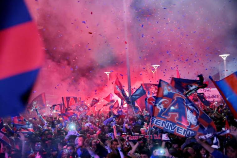 images Il Crotone è in Serie A: 5-1 Livorno, grande festa nella città pitagorica

