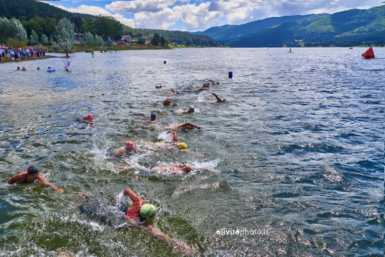 Nuoto, un successo il “1° Miglio AQA Libere” al lago Arvo a Lorica
