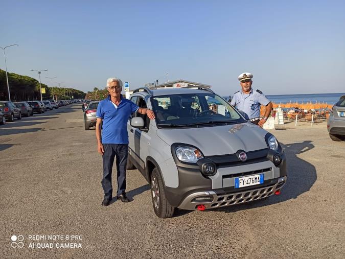 Squillace, consegnata la nuova auto per il progetto "Spiagge sicure"