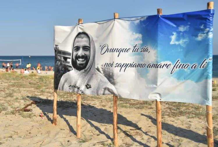 images La forza invincibile del ricordo di Sergio anima l'evento organizzato sul lungomare di Sellia Marina (FOTO)