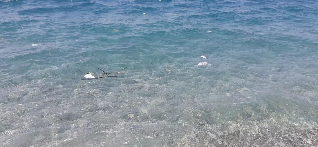 images Mare sporco in località Marinella a Lamezia Terme. La denuncia: "Non si vanifichino gli sforzi sul turismo"