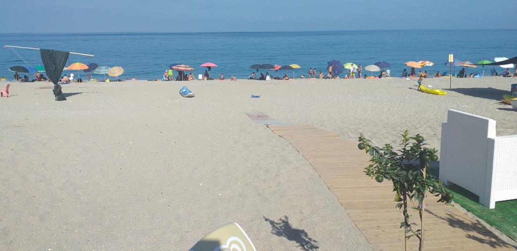 images Ombrelloni e lettini "abusivi", la Capitaneria di porto di Gioia Tauro sgombera la spiaggia alla Tonnara di Palmi  