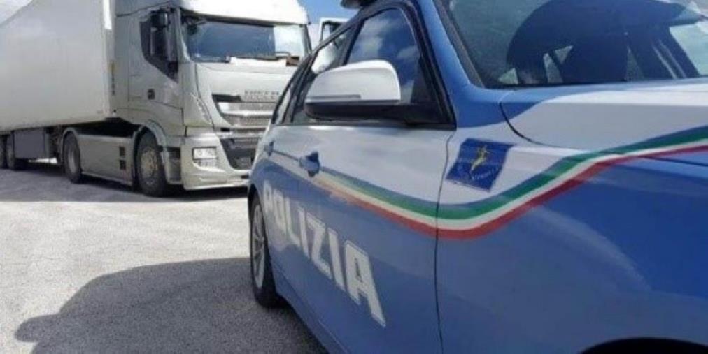 images In autostrada alla guida di un autoarticolato in stato di ebbrezza, patente ritirata e denunciato dalla Polstrada di Vibo Valentia