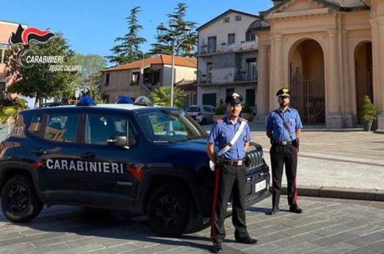 images Violenze alla compagna anche davanti ai figli: ai domiciliari un 34enne di Rosarno 