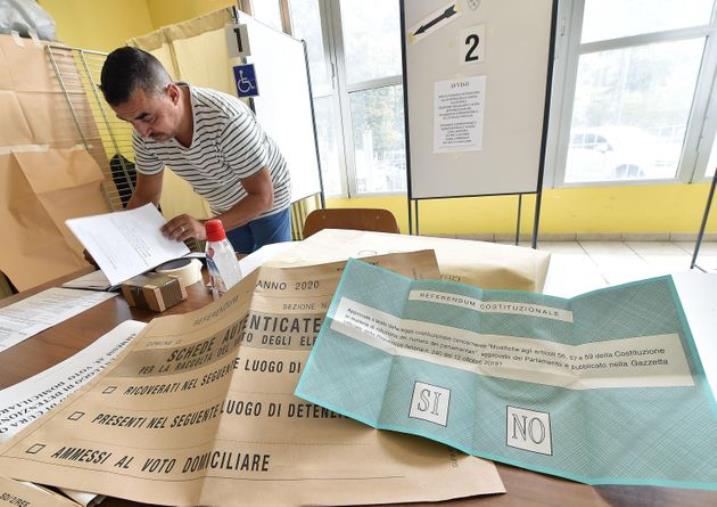 Referendum, alle 23 l'affluenza in Calabria è al 32.42%. Alle comunali è del 46.99%