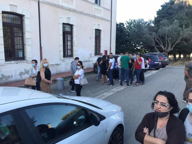 images Riapertura scuole. I sorrisi dietro la mascherina e la voglia di ricominciare all'Istituto tecnico Agrario (FOTO e VIDEO)