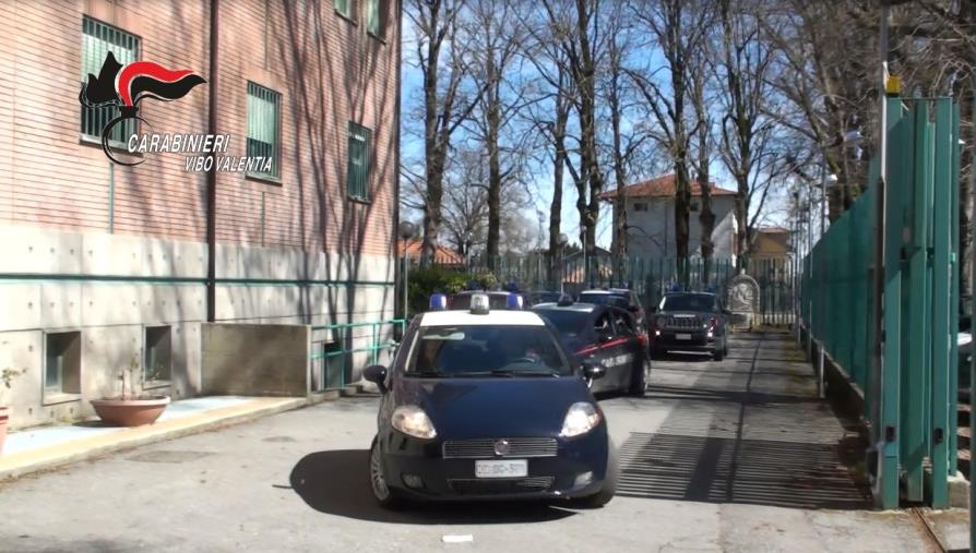 Droga nel comodino della stanza da letto, 48enne denunciato nel Vibonese