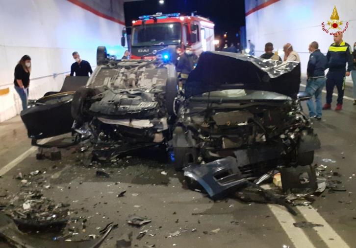 Incidente stradale a Bova Marina sulla statale 106: ferite quattro persone