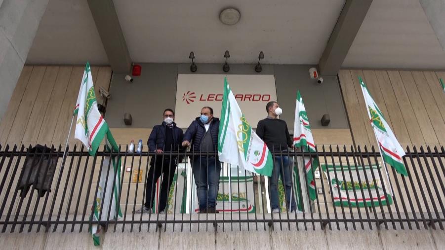 images Sit-in dei lavoratori Leonardo Spa Lamezia. La Fisascat Cisl: "Vergognoso l’atteggiamento della multinazionale"