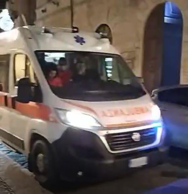 images Catanzaro. Ambulanza bloccata nel traffico su corso Mazzini (VIDEO)