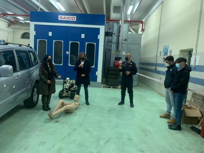 images Catanzaro. Gli specializzandi in Medicina legale a lezione dai carabinieri sulla "scena del crimine"