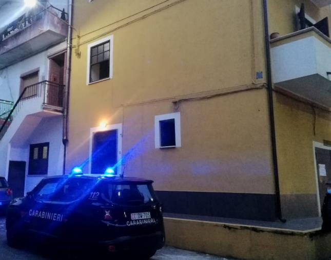 images Isola Capo Rizzuto. Cittadino gambiano muore intossicato: aveva acceso un braciere in camera da letto 