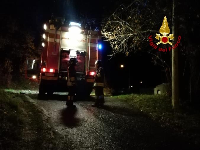 images Tiriolo. La notte scorsa data alle fiamme un'auto: non si esclude l'ipotesi dolosa