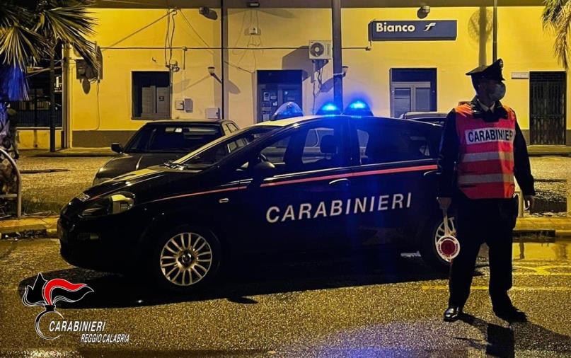 images Bianco. In giro per il paese e a passeggio sul lungomare oltre la mezzanotte: otto ragazzi multati 