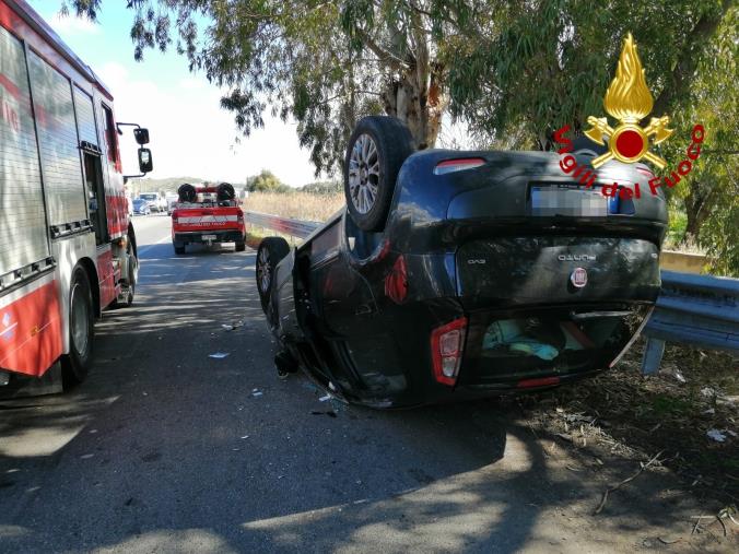 images Scontro tra due auto sulla Statale 106 a Sellia Marina, tre i feriti (FOTO)