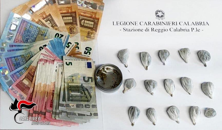 images Reggio Calabria. Con droga e soldi nello zainetto, arrestato 34enne  