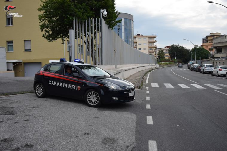 images Lamezia Terme. Ruba materiale informativo nel periodo di Dad: arrestato un 29enne