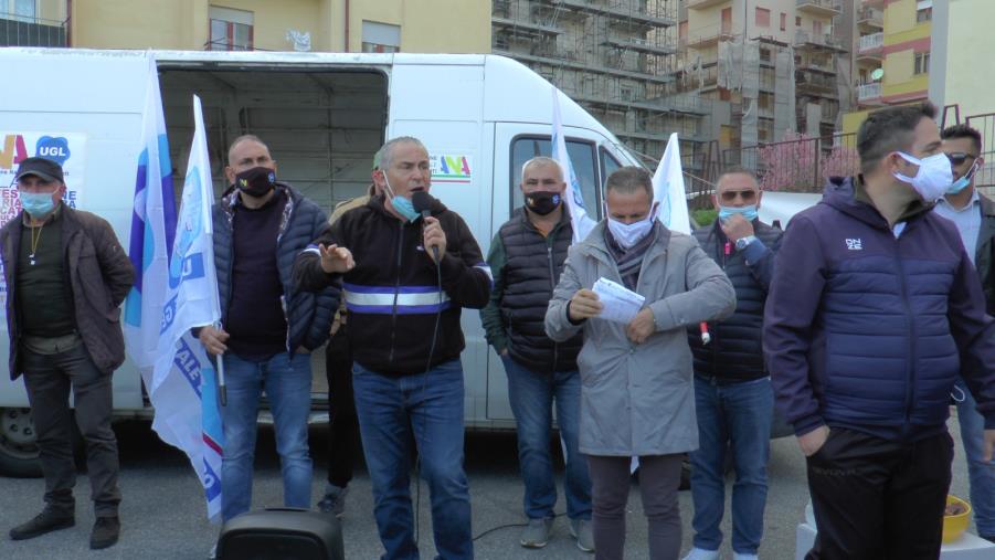 images Stop a mercati e fiere. Gli ambulanti calabresi esasperati: "Non possiamo andare avanti così"