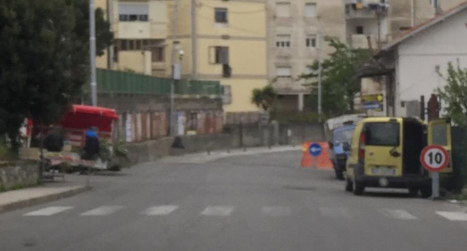 images Catanzaro. Nel quartiere Pontepiccolo, quando ambulanti e lavori stradali 's'incrociano' 