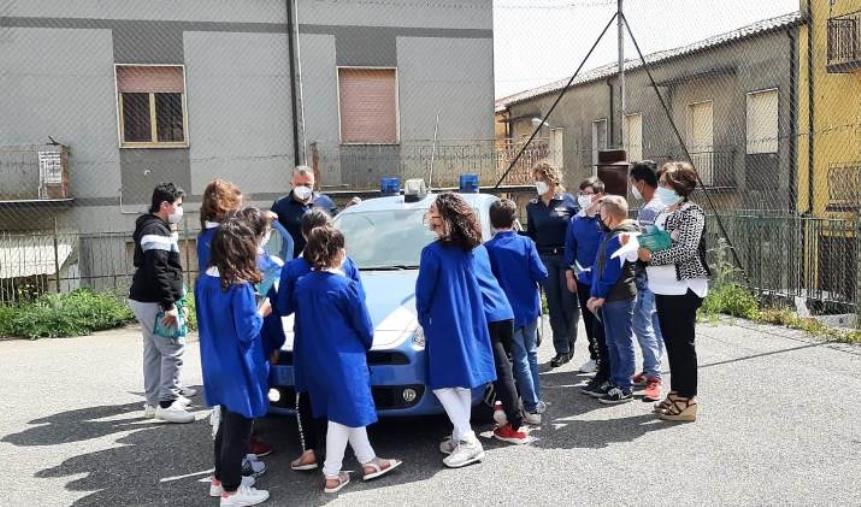 Giornata dei bambini scomparsi, la Questura di Catanzaro incontra i ragazzi (FOTO)