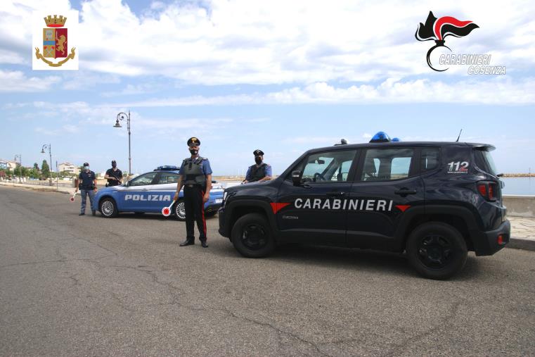 images Migranti. In 56 sbarcano al porto di Cariati: fermati due skipper