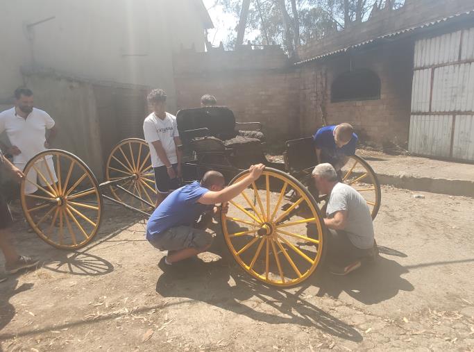 images Catanzaro, incendio a Siano: in salvo la carrozza usata nel film 'Via col vento'